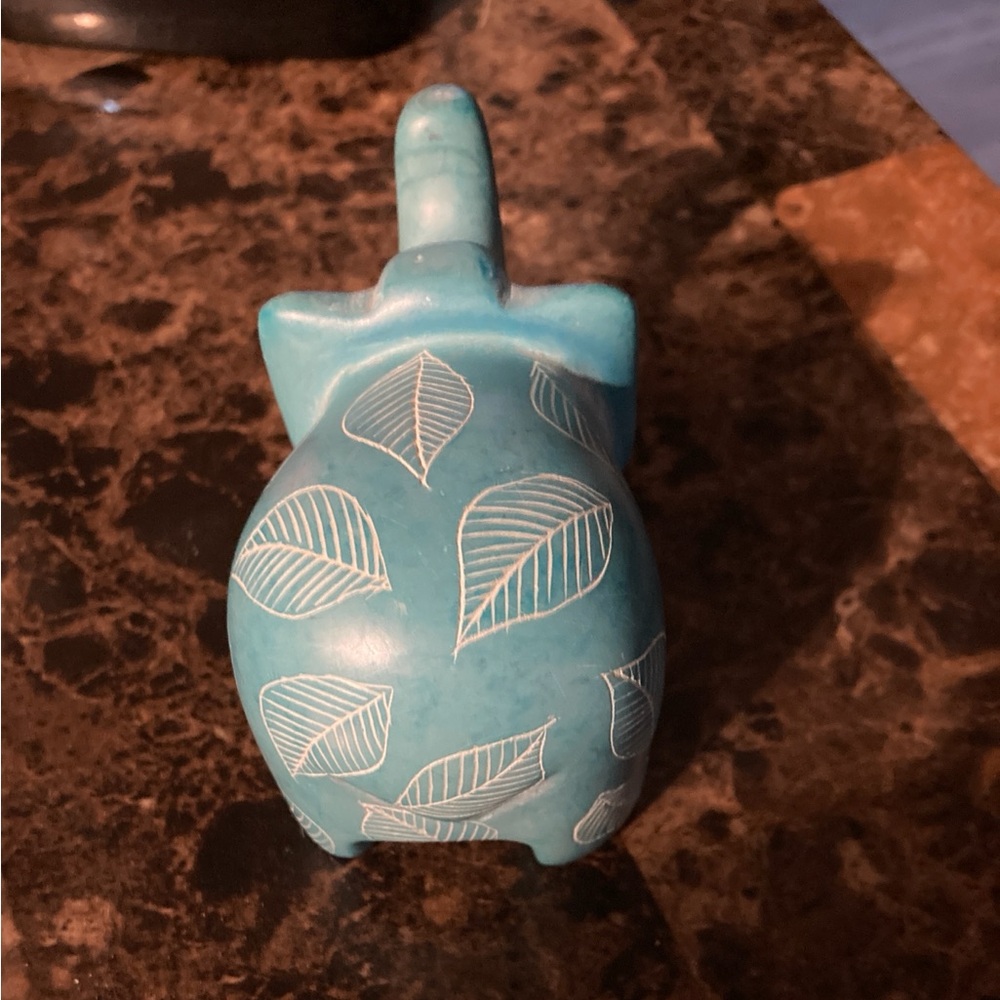 Hand-carved soapstone elephant tinted a charming turquoise with white detailing - Picture 4 of 6